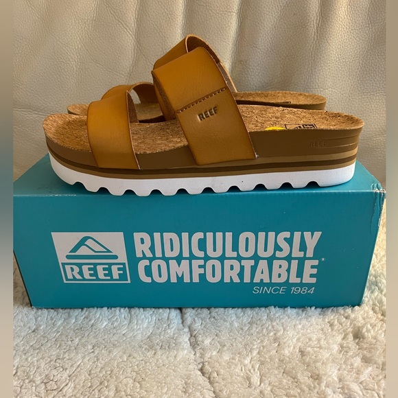 Reef Women's Cushion Vista Hi Platform Sandals White Size 9 - Picture 1 of 5